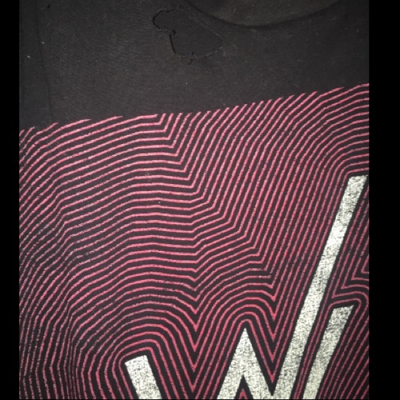 Sleeping with sirens black and red band shirt - Picture 3 of 3